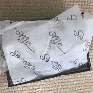 This is a thick sleek black heel.